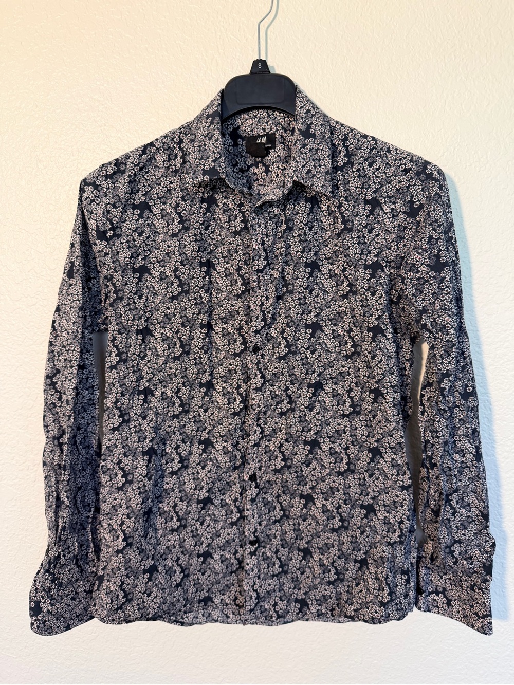 H&M Men’s Navy and White Floral Dress Shirt